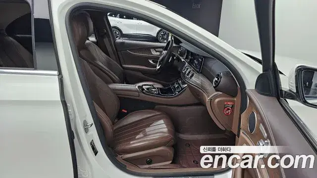 Mercedes-Benz E-Class 2018 — Photo 8/30