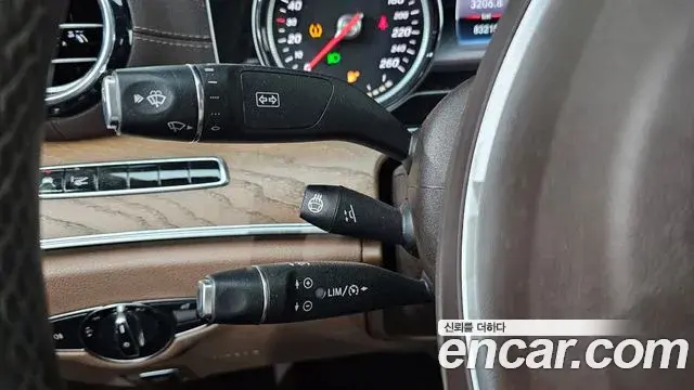 Mercedes-Benz E-Class 2018 — Photo 21/30
