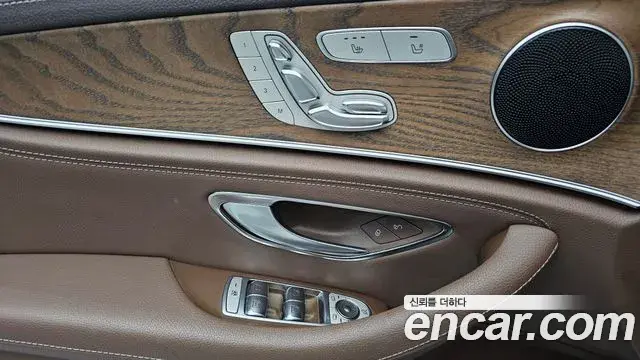 Mercedes-Benz E-Class 2018 — Photo 23/30
