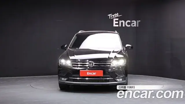 Volkswagen Tiguan 2018 — Şəkil 19/20