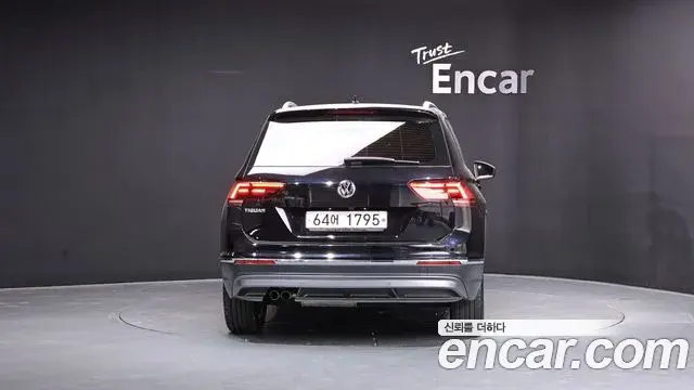 Volkswagen Tiguan 2018 — Şəkil 16/20