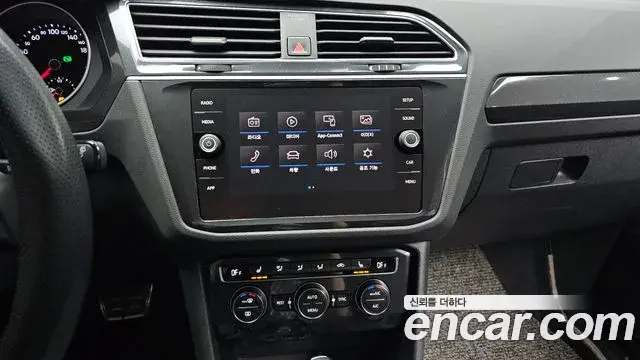 Volkswagen Tiguan 2018 — Şəkil 9/20