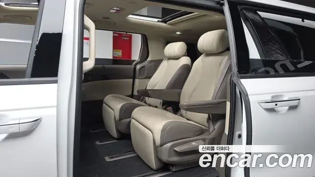 Kia Carnival 2025 — Photo 12/35
