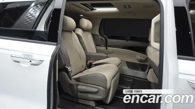 Kia Carnival 2025 — Photo 9/35