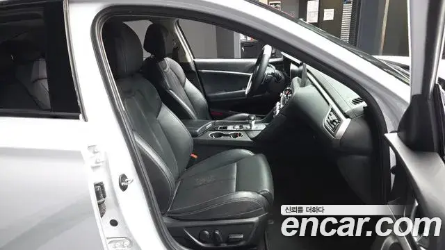 Genesis G70 2018 — Photo 15/20