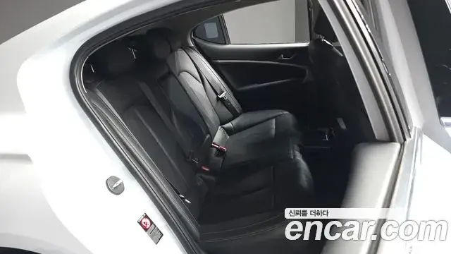 Genesis G70 2018 — Photo 9/20