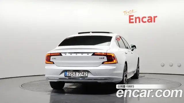 Volvo S90 2022 — Photo 5/20
