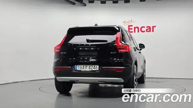 Volvo XC40 2022 — Фото 4/20
