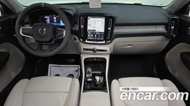 Volvo XC40 2022 — Фото 7/20