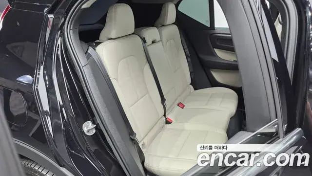 Volvo XC40 2022 — Фото 11/20