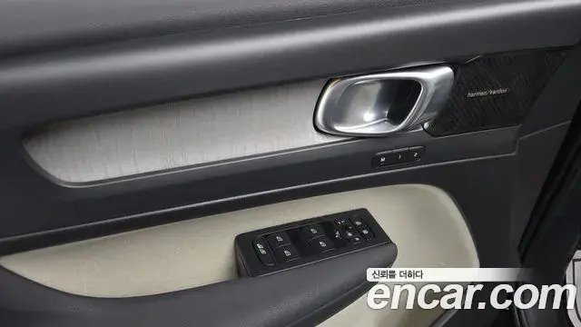 Volvo XC40 2022 — Фото 14/20