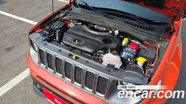 Jeep Renegade 2019 — Фото 6/20