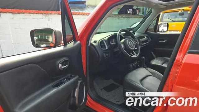 Jeep Renegade 2019 — Фото 10/20