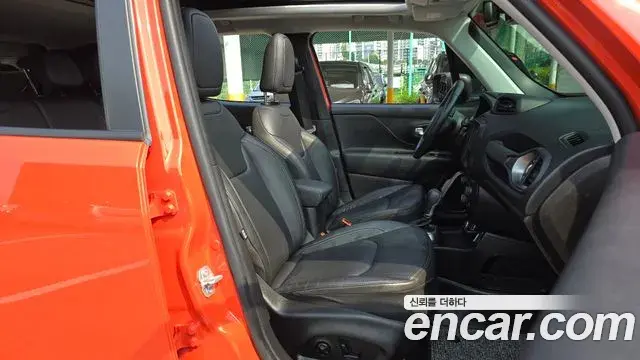 Jeep Renegade 2019 — Фото 11/20