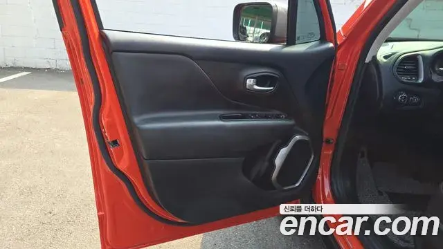 Jeep Renegade 2019 — Photo 23/34