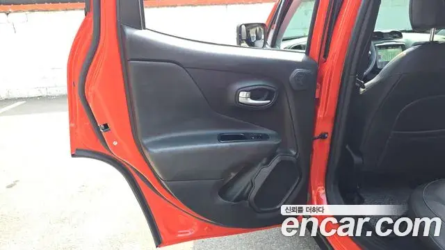 Jeep Renegade 2019 — Photo 28/34