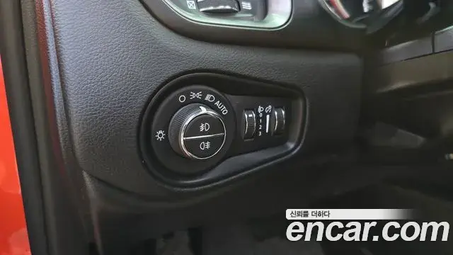 Jeep Renegade 2019 — Photo 24/34