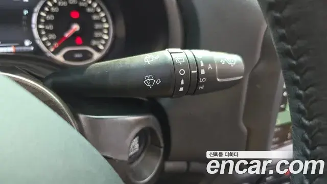 Jeep Renegade 2019 — Photo 31/34