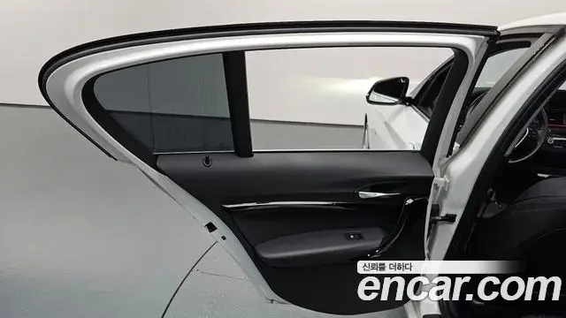 BMW 1 Series 2019 — ფოტო 16/32