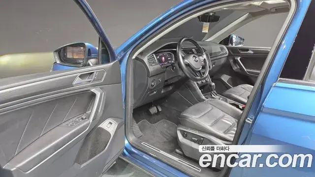 Volkswagen Tiguan Allspace 2020 — Фото 10/20