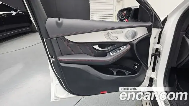 Mercedes-Benz GLC-Class 2019 — Photo 8/30
