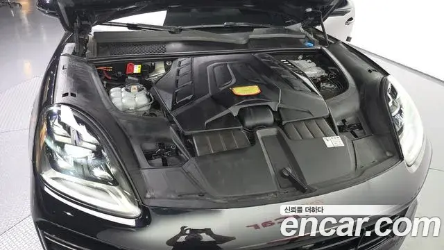 Porsche Cayenne 2020 — ფოტო 13/20