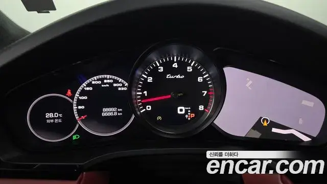 Porsche Cayenne 2020 — ფოტო 8/20