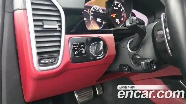 Porsche Cayenne 2020 — ფოტო 2/20