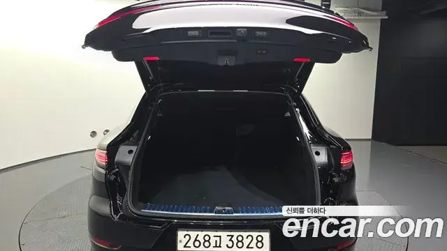 Porsche Cayenne 2020 — ფოტო 5/20