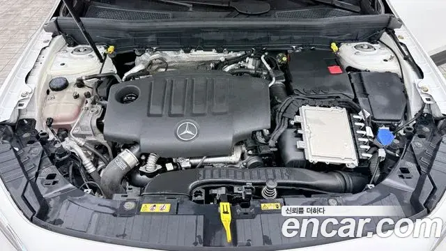 Mercedes-Benz GLB-Class 2021 — Фото 5/20