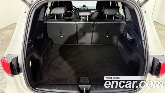 Mercedes-Benz GLB-Class 2021 — Фото 11/20