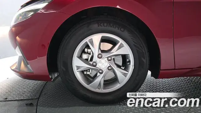 Hyundai The New Avante Hybrid 2020 — Photo 7/20