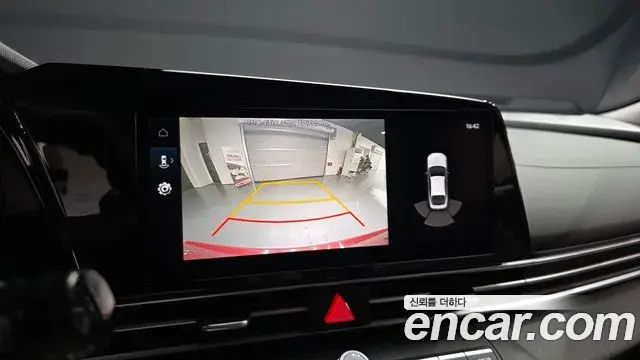 Hyundai The New Avante Hybrid 2020 — Photo 9/20