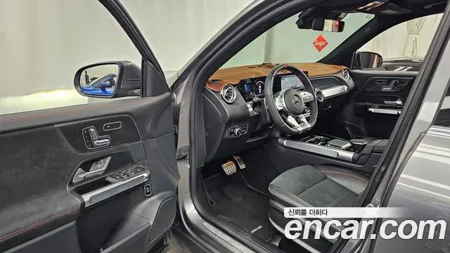 Mercedes-Benz GLB-Class 2022 — Photo 9/31