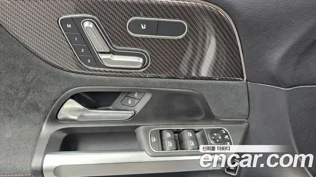 Mercedes-Benz GLB-Class 2022 — Photo 19/31