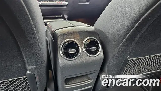 Mercedes-Benz GLB-Class 2022 — Photo 30/31