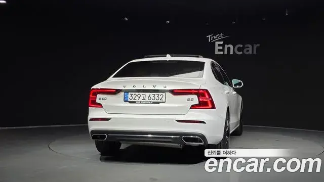 Volvo S60 2021 — Photo 14/20