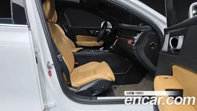 Volvo S60 2021 — Photo 19/20