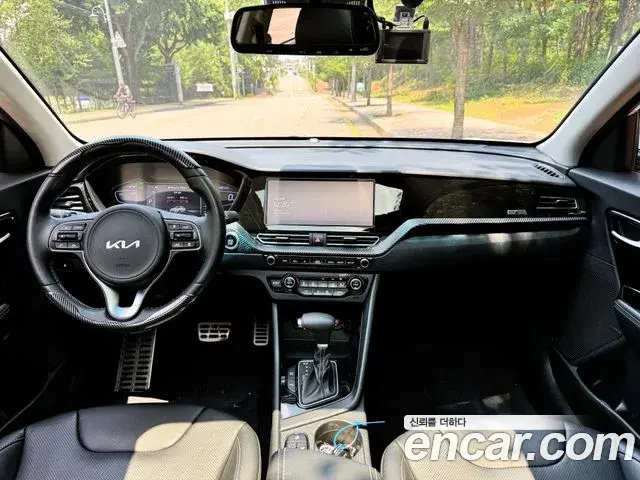 Kia Niro 2021 — Фото 6/20