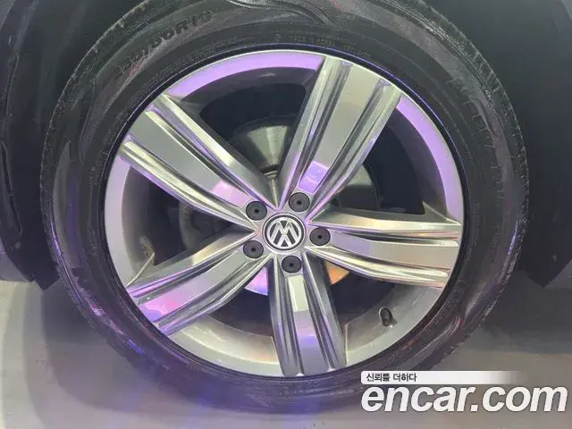 Volkswagen Tiguan 2018 — Şəkil 11/18
