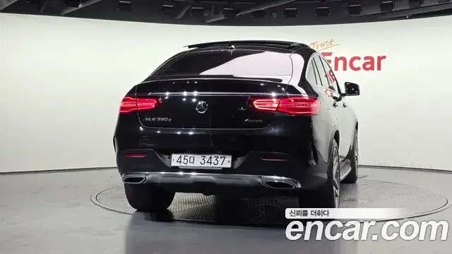 Mercedes-Benz GLE-Class 2018 — ფოტო 16/20