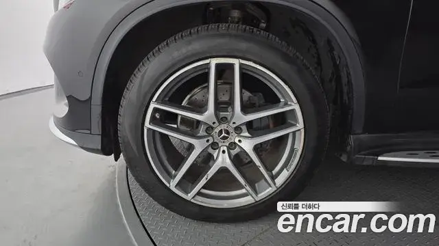 Mercedes-Benz GLE-Class 2018 — ფოტო 18/20