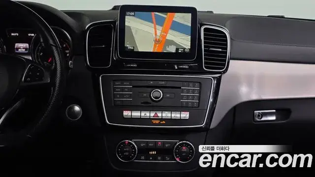 Mercedes-Benz GLE-Class 2018 — ფოტო 17/20