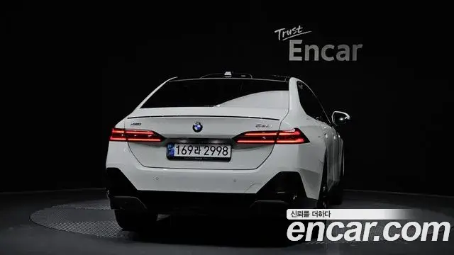 BMW 5 Series 2024 — Şəkil 8/20