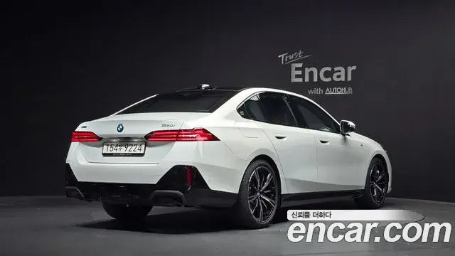 BMW 5 Series 2025 — Şəkil 3/34