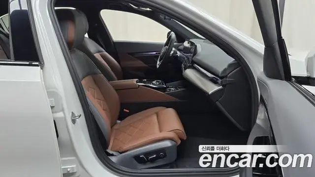 BMW 5 Series 2025 — Şəkil 16/34
