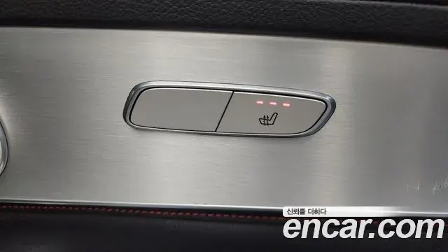 Mercedes-Benz GLC-Class 2018 — Şəkil 25/35
