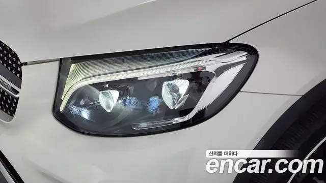 Mercedes-Benz GLC-Class 2018 — Şəkil 11/35