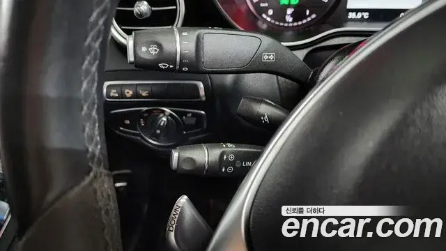 Mercedes-Benz GLC-Class 2018 — Şəkil 21/35