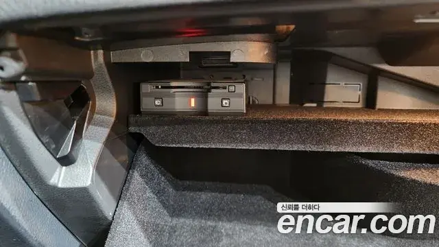 Mercedes-Benz GLC-Class 2018 — Şəkil 30/35